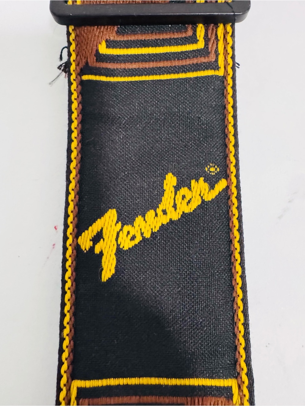 Fender Vintage-Style Guitar Strap – Black & Yellow Pattern